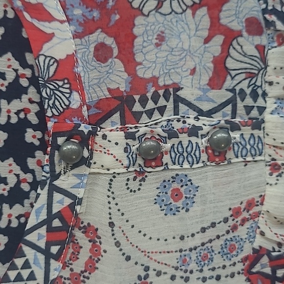 EUC Ariat Tracey Blouse Women's Medium Sheer Red/Blue Paisley Print Shirt - Picture 4 of 9